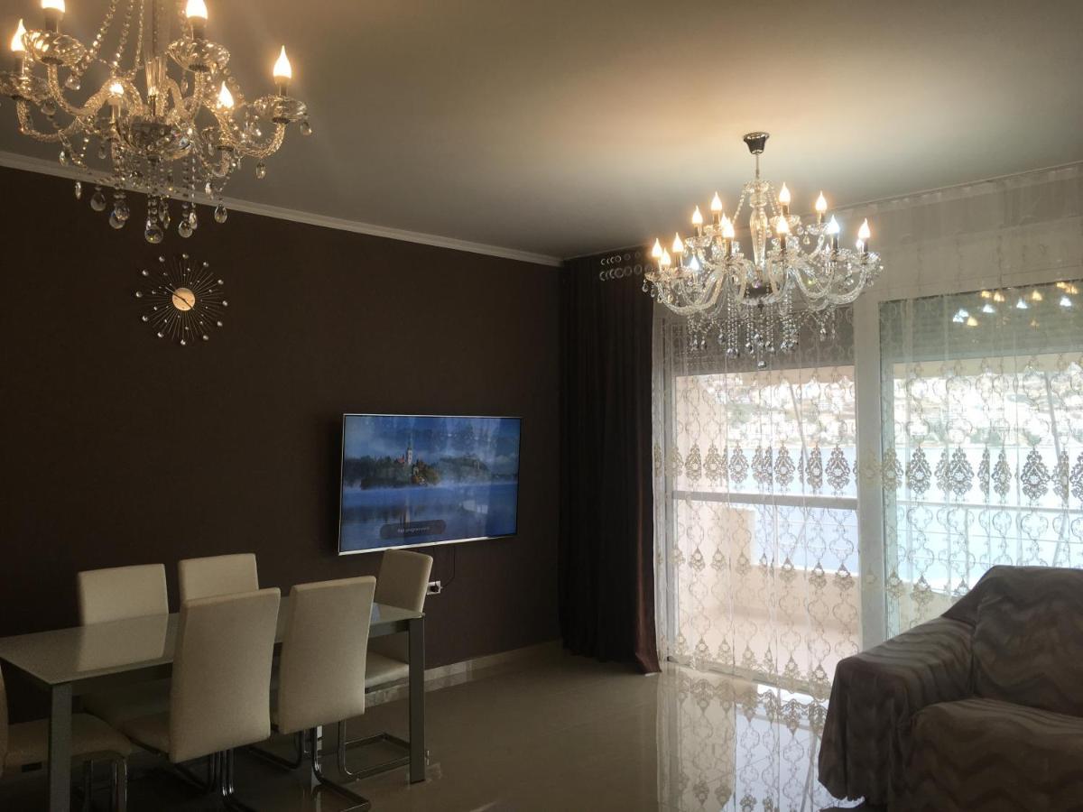 Royal Queen And King Luxury Apartment Sarande Exterior photo